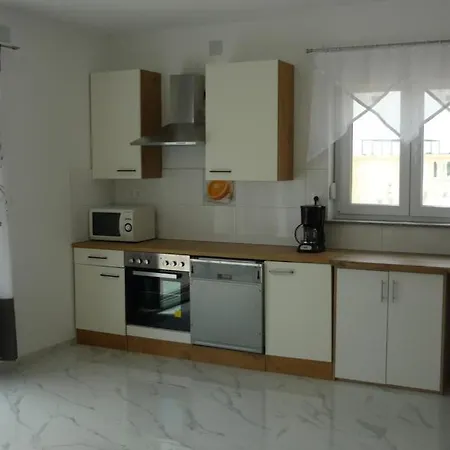 9 Nur 200 M Bis Zum * Seline